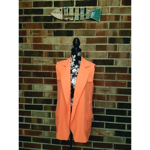 Per Se Sleevelees Vest. - Picture 2 of 6